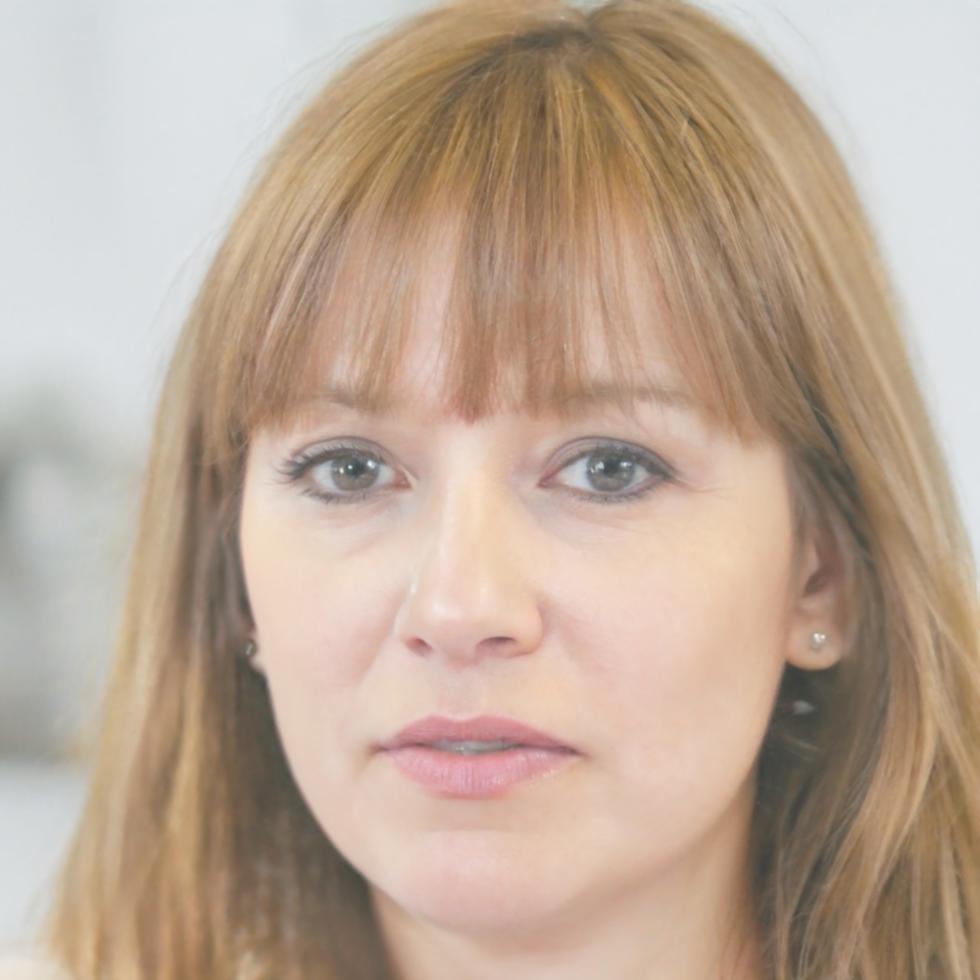 Instructora especializada en análisis financiero colaborativo